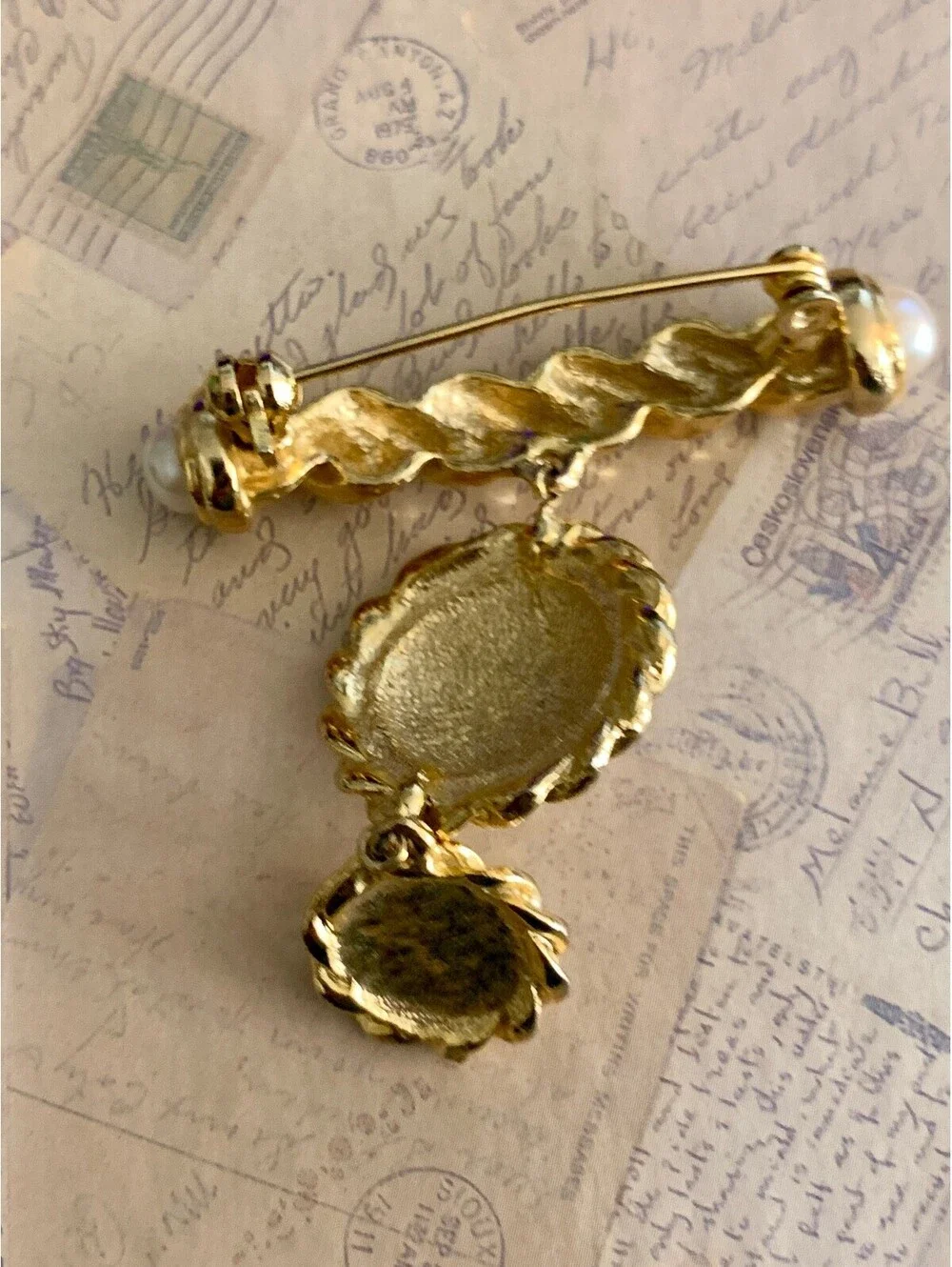Vintage Elegant Gold-Tone Bar Pin with Faux Pearl Drops - Classic Chic Accessory